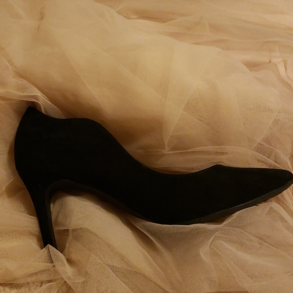 Kelly & Katie Davonna Pump